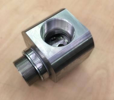 Custom 90° output rotating union Custom 90° output rotating union